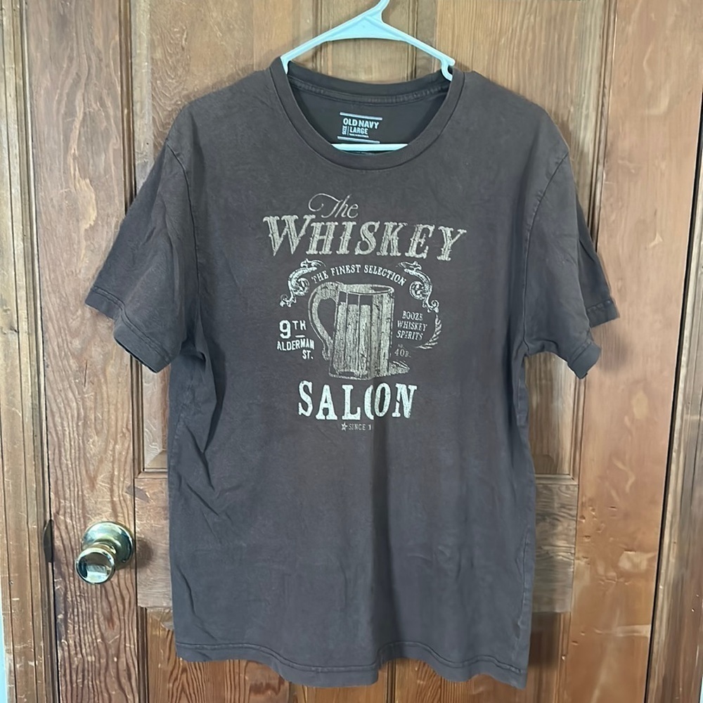 Old Navy Men’s Whiskey Saloon Graphic TShirt Size Large